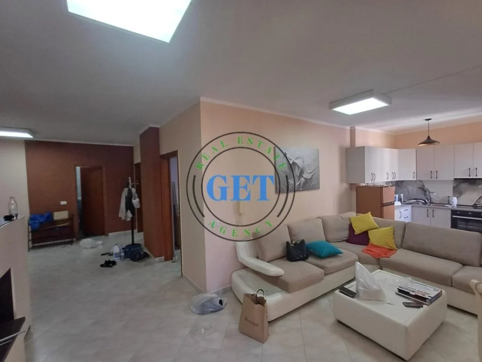 Durres, jepet me qera apartament 2+1+Ballkon Kati 3, 120 m² 600 € 
