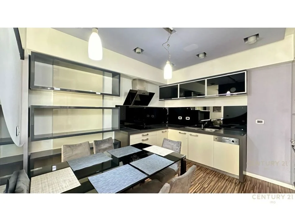 Tirane, shitet apartament 2+1+Ballkon Kati 10, 125 m² 335.000 €