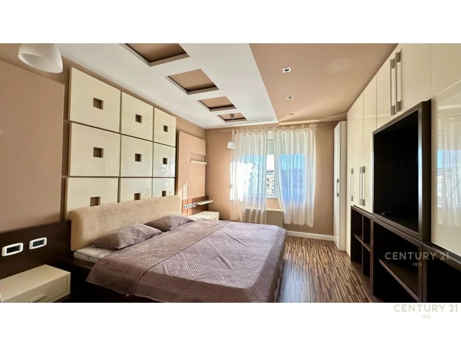 Tirane, shitet apartament 2+1+Ballkon Kati 10, 125 m² 335.000 €