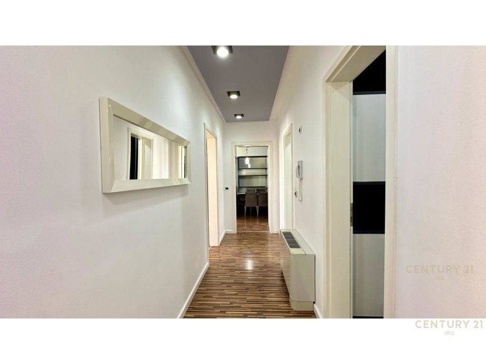 Tirane, shitet apartament 2+1+Ballkon Kati 10, 125 m² 335.000 €