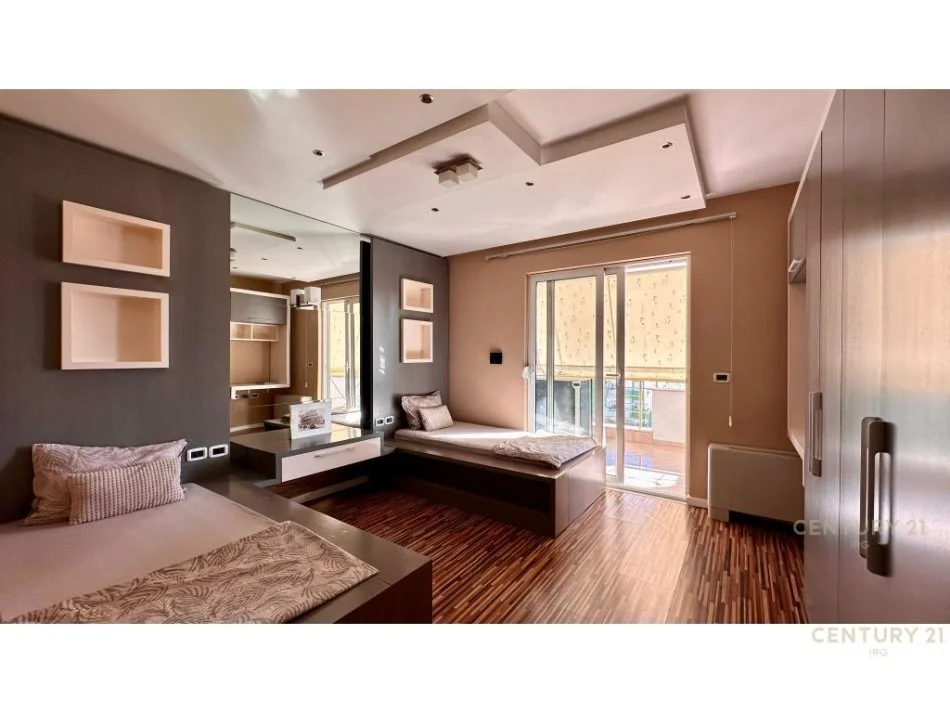 Tirane, shitet apartament 2+1+Ballkon Kati 10, 125 m² 335.000 €