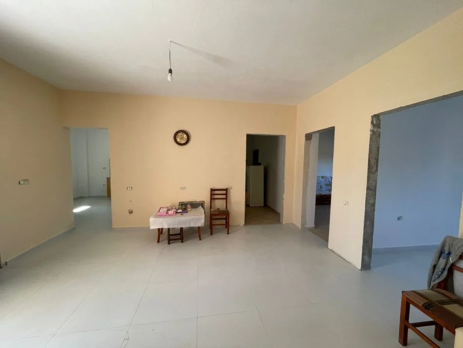 jap me qera shtepi private 5+3 -1 Katshe , 500 m²ne Valias  500 € per banim ose biznes