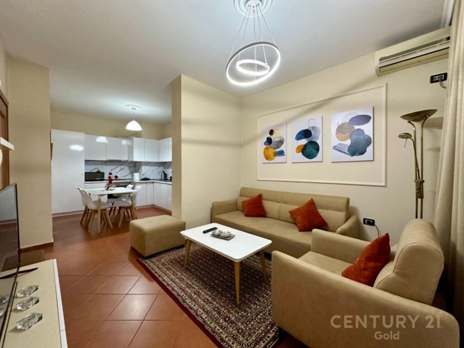 Tirane, jepet me qera apartament 2+1+Ballkon, , 84 m² 750 € (ish blloku)