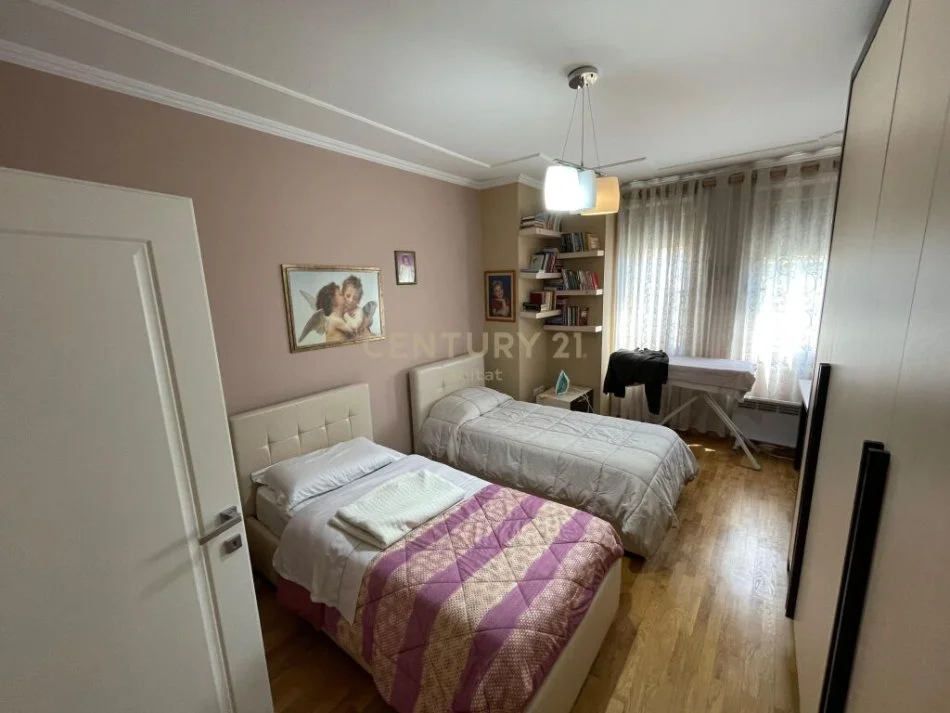 Tirane, shitet apartament 2+1, Kati 4, 115 m² 350,000 € 