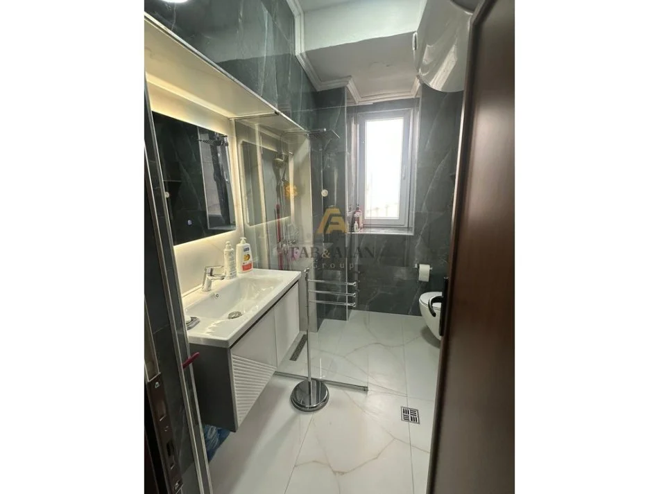 Tirane, jepet me qera apartament 1+1 Kati 1, 70 m² 650 € (Vasil Shanto)