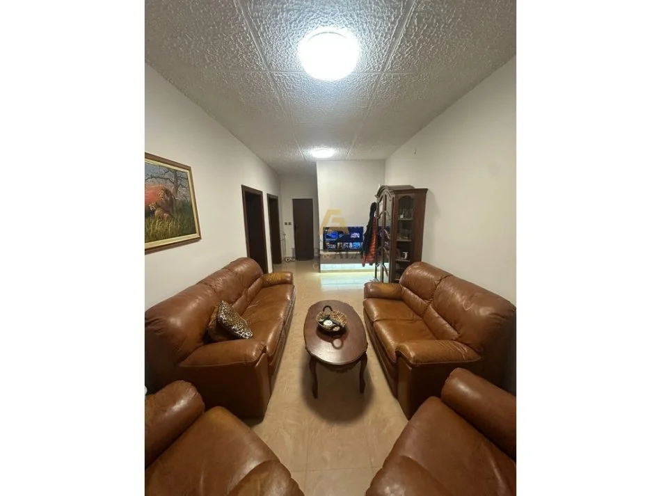 Tirane, jepet me qera apartament 1+1 Kati 1, 70 m² 650 € (Vasil Shanto)