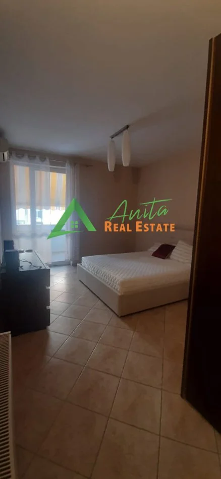 Tirane, jepet me qera apartament 2+1+Ballkon Kati 3, 115 m² 650 € (Komuna e Parisit)