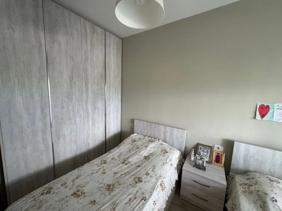Tirane, jepet me qera apartament 1+1+Ballkon Kati 5, 65 m² 585 € (LIQENI I THATE)