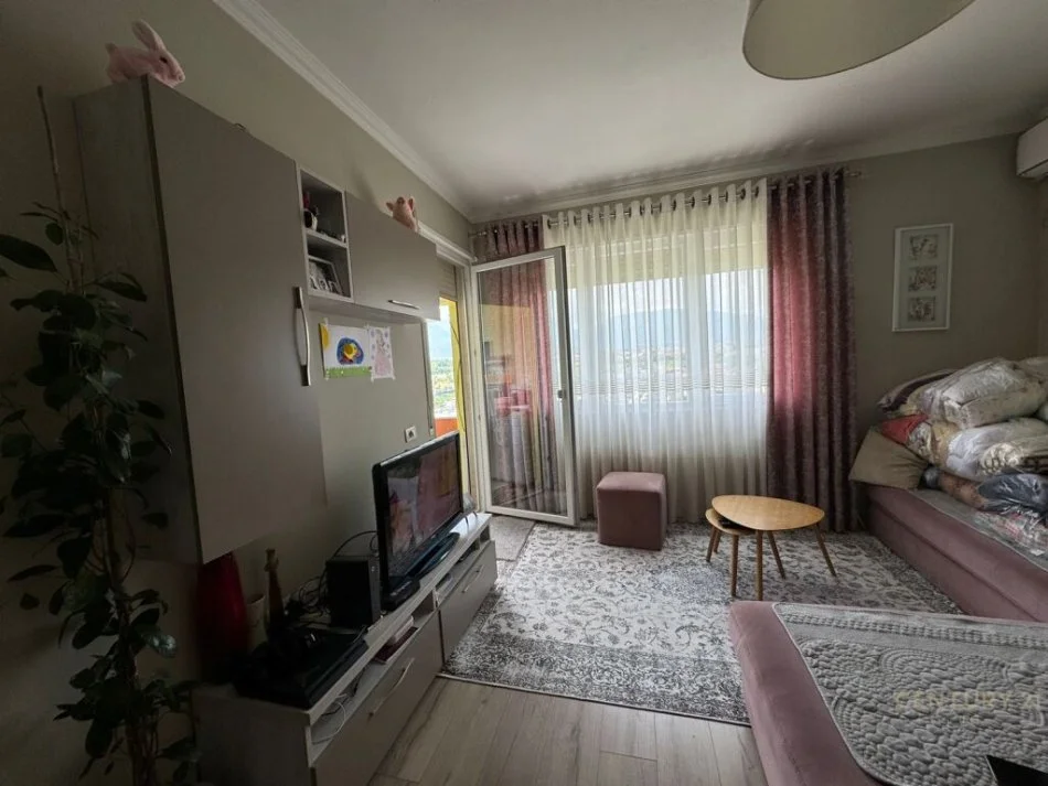 Tirane, jepet me qera apartament 1+1+Ballkon Kati 5, 65 m² 585 € (LIQENI I THATE)