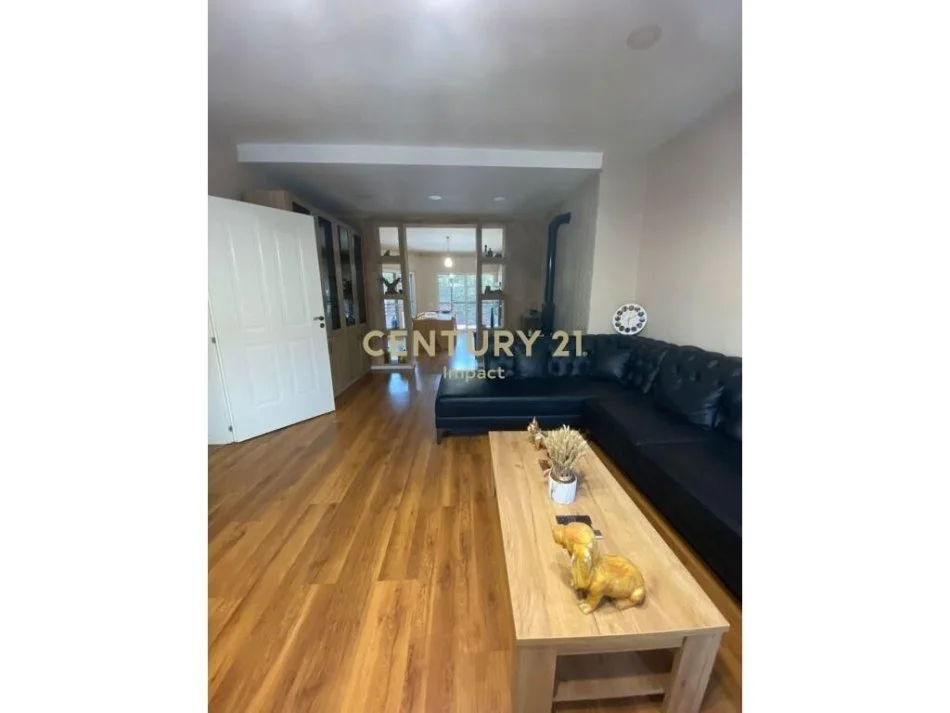 Tirane, shitet Vile 2 Katshe Kati 2, 890 m² 400.000 € 