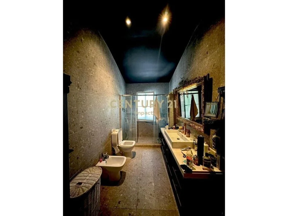 Tirane, shitet Vile 2 Katshe Kati 2, 890 m² 400.000 € 