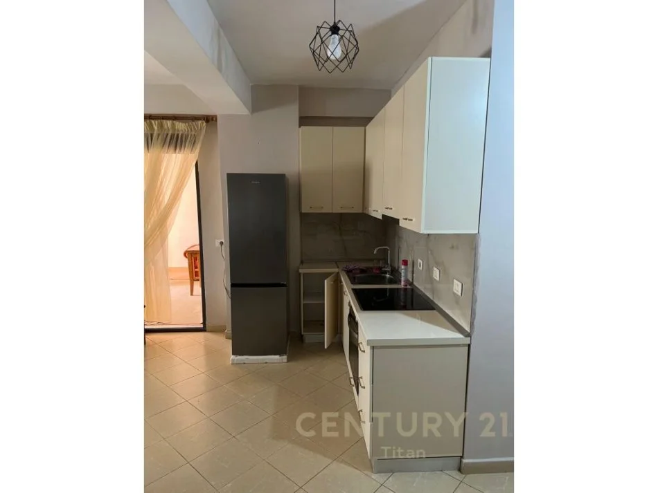 Tirane, jap me qera apartament 2+1+Ballkon, Kati 7, 130 m² 600 € (Komuna e Parisit)