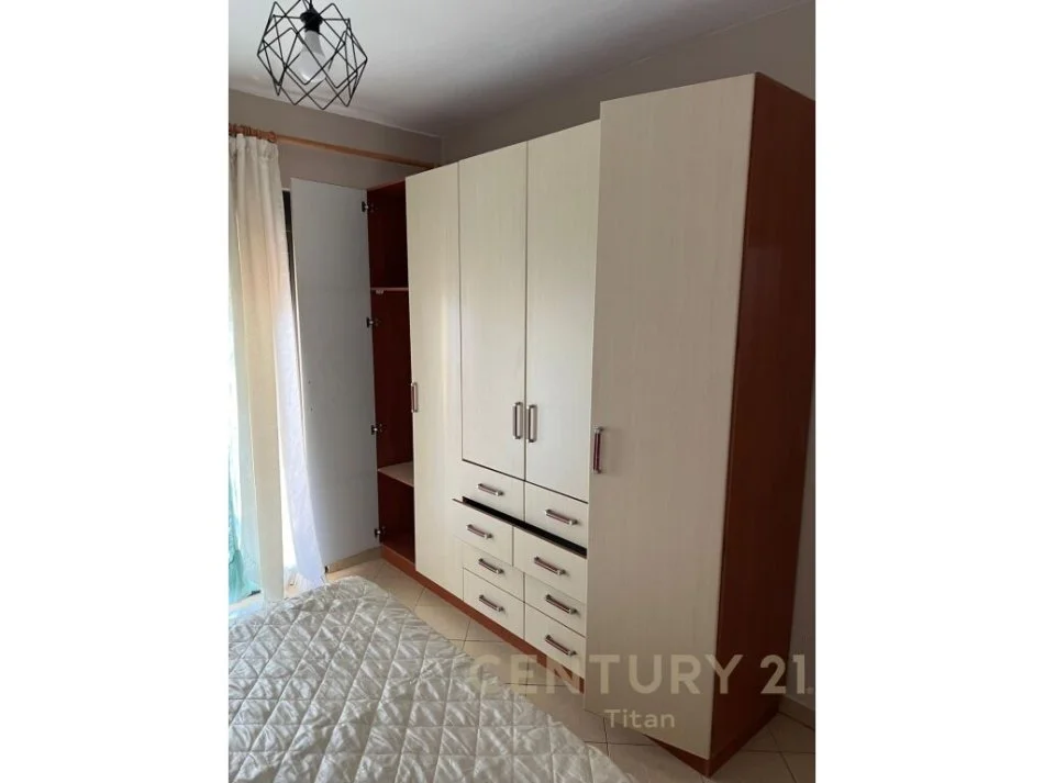 Tirane, jap me qera apartament 2+1+Ballkon, Kati 7, 130 m² 600 € (Komuna e Parisit)