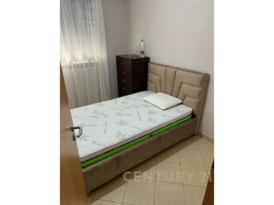 Tirane, jap me qera apartament 2+1+Ballkon, Kati 7, 130 m² 600 € (Komuna e Parisit)