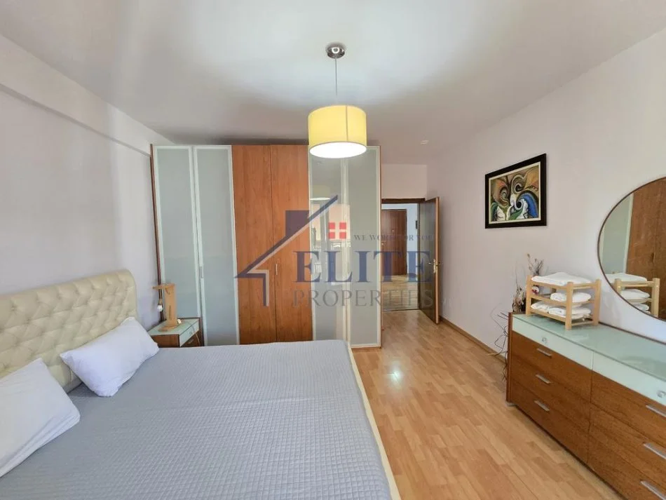 Tirane, jepet me qera apartament 2+1+Ballkon Kati 10, 100 m² 800 € (Komuna e Parisit)