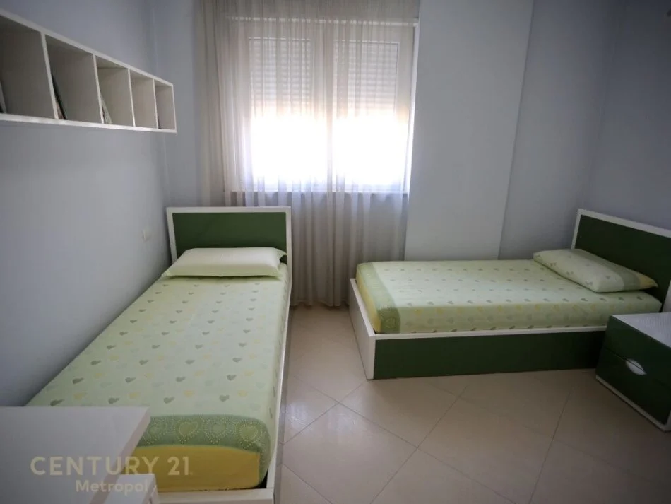 Tirane, shes apartament 2+1+Ballkon, Kati 5, 98 m² 180,000 € (Ali Demi)