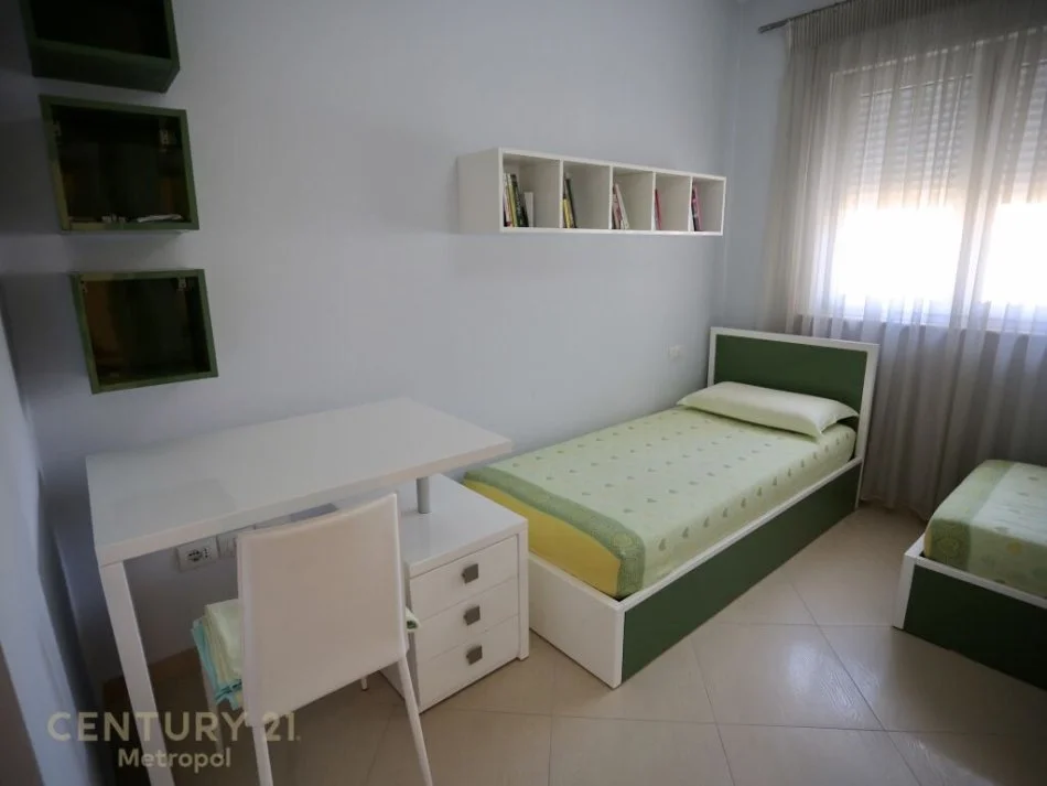 Tirane, shes apartament 2+1+Ballkon, Kati 5, 98 m² 180,000 € (Ali Demi)