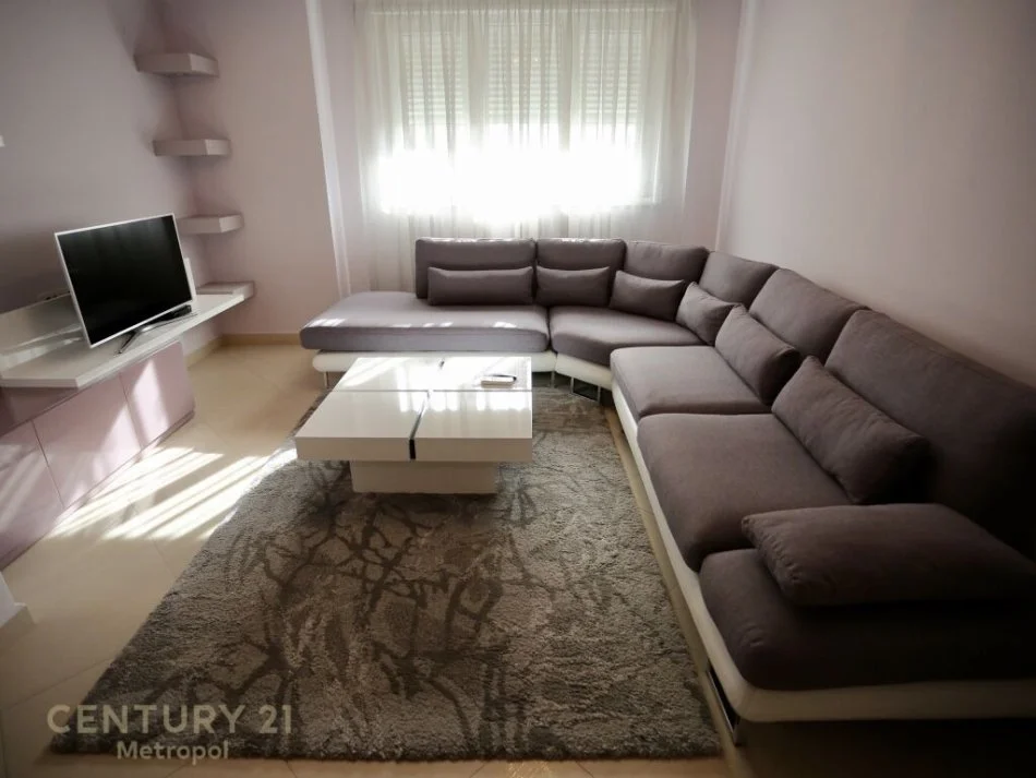 Tirane, shes apartament 2+1+Ballkon, Kati 5, 98 m² 180,000 € (Ali Demi)