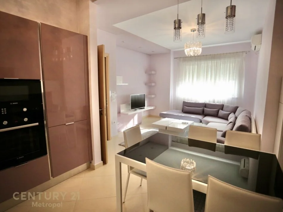 Tirane, shes apartament 2+1+Ballkon, Kati 5, 98 m² 180,000 € (Ali Demi)