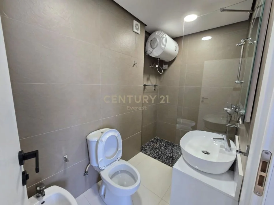 Tirane, shitet apartament 1+1+Ballkon, Kati 3, 56 m² 148,000 € 