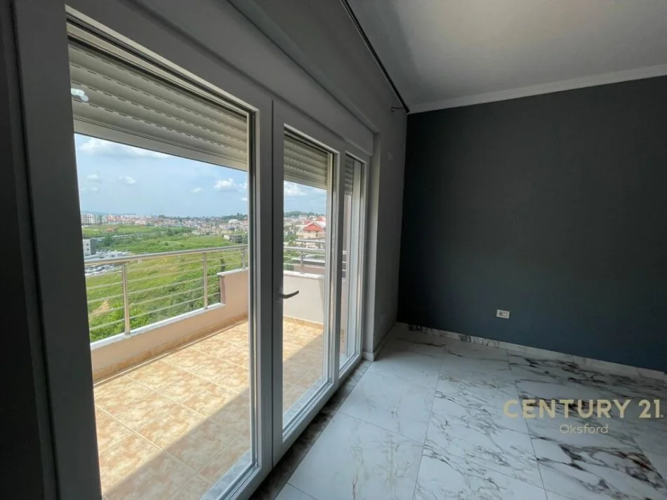 Tirane, jepet me qera shtepi 3+1+Aneks+Ballkon , 130 m² 600 € (Sauk i Ri)