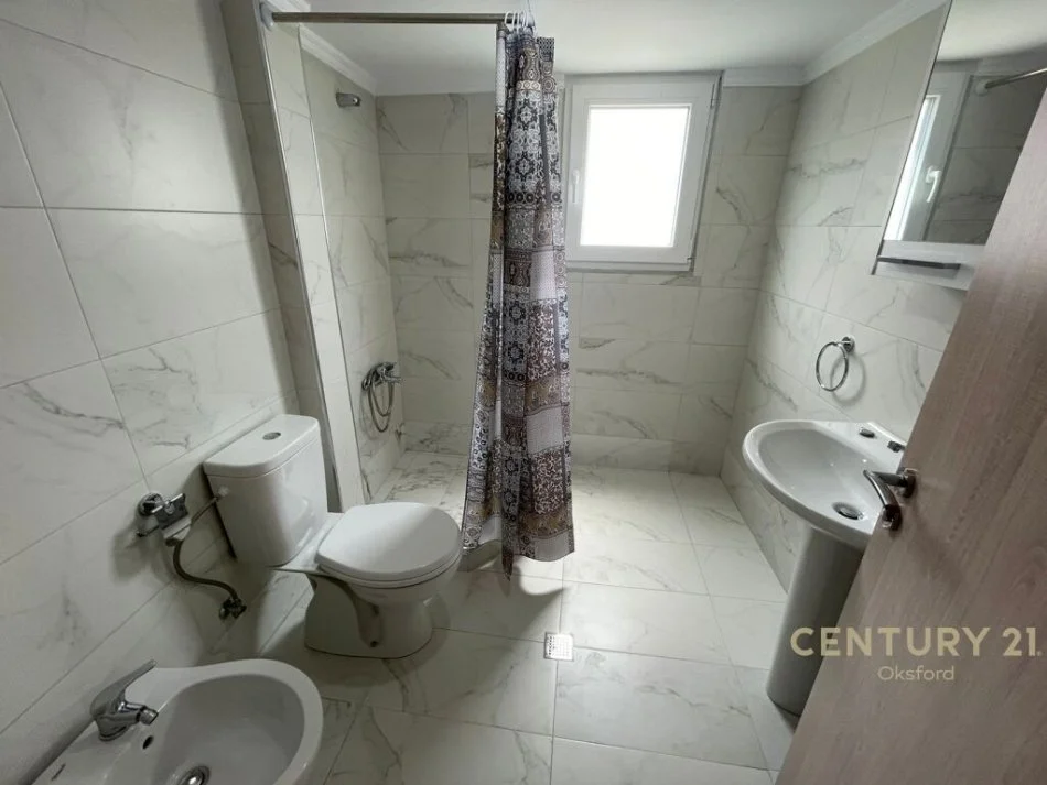 Tirane, jepet me qera shtepi 3+1+Aneks+Ballkon , 130 m² 600 € (Sauk i Ri)