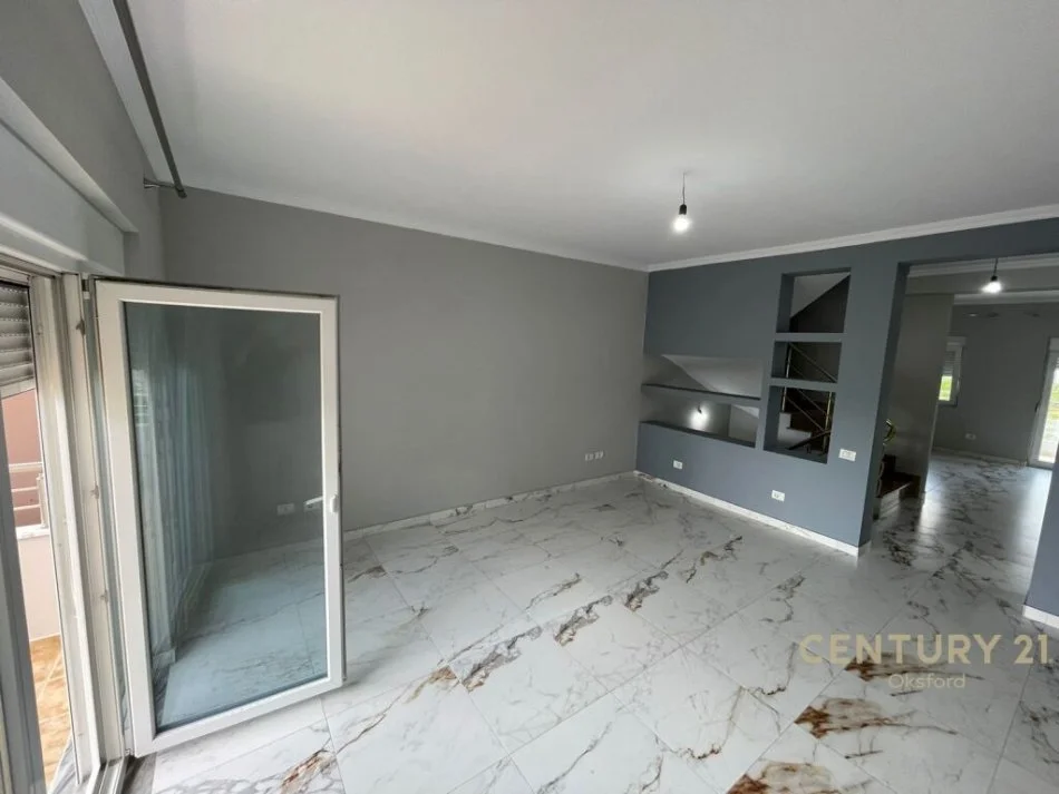 Tirane, jepet me qera shtepi 3+1+Aneks+Ballkon , 130 m² 600 € (Sauk i Ri)