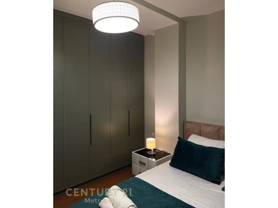 Tirane, jepet me qera apartament 1+1+Ballkon Kati 2, 65 m² 800 € (teg)