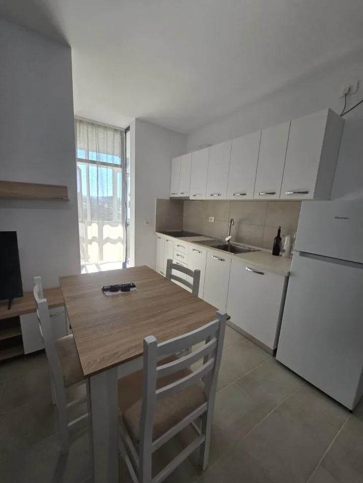 Tirane, jepet me qera apartament 1+1+Ballkon , 55 m² 550 € (Credins perballe Delijorgjit)
