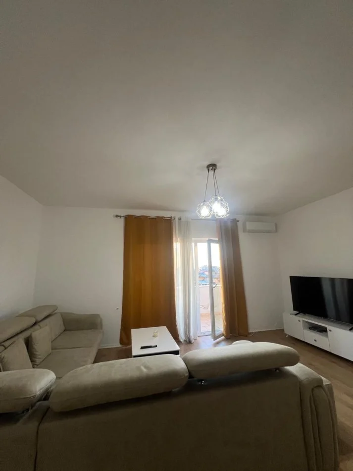Shqiperi, jepet me qera apartament 2+1+Ballkon Kati 5, 87 m² 600 € (Muhamet Gjollesha)