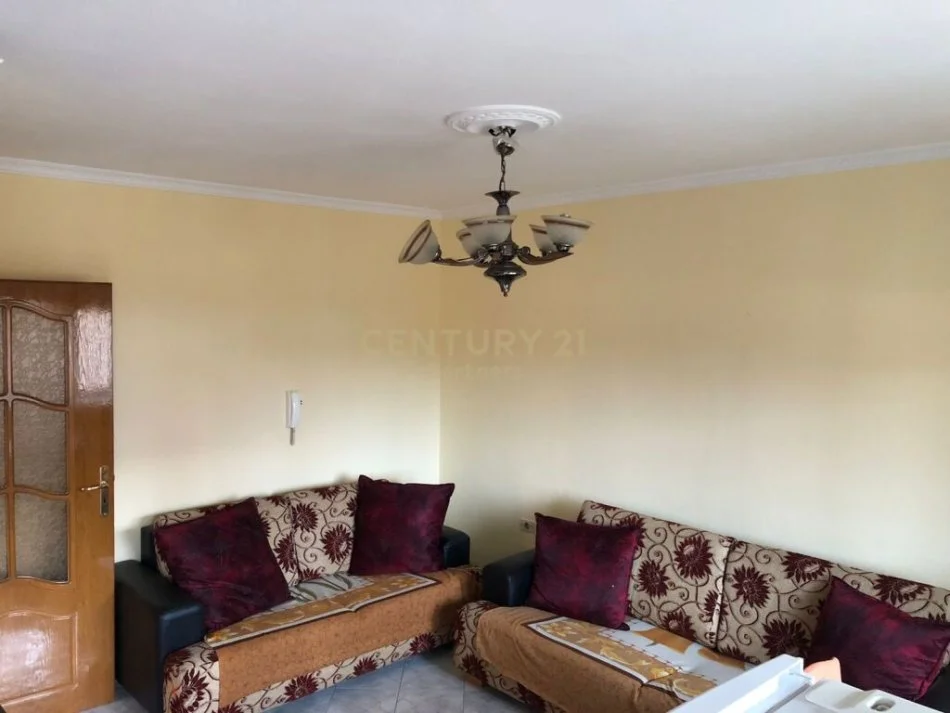 Tirane, jepet me qera apartament 2+1+Ballkon Kati 5, 82 m² 450 € (Ish Restorant Durresi)