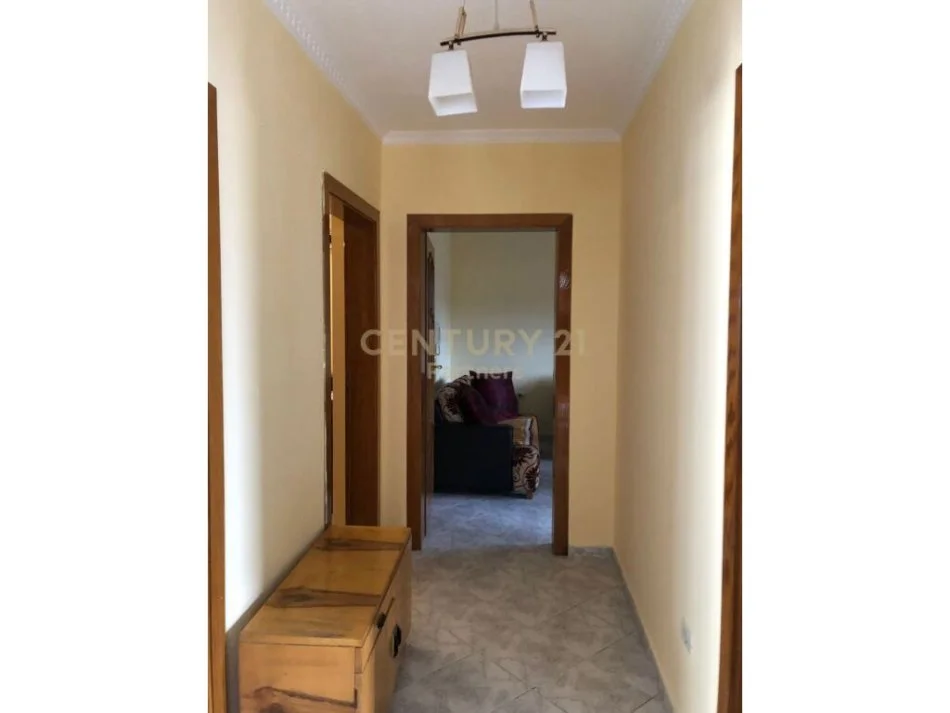 Tirane, jepet me qera apartament 2+1+Ballkon Kati 5, 82 m² 450 € (Ish Restorant Durresi)