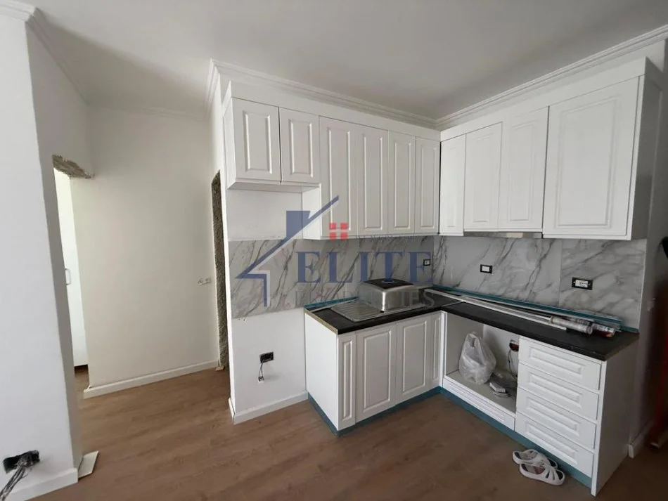Tirane, jepet me qera apartament 1+1+Ballkon Kati 2, 55 m² 500 € (Kompleksi Magnet)
