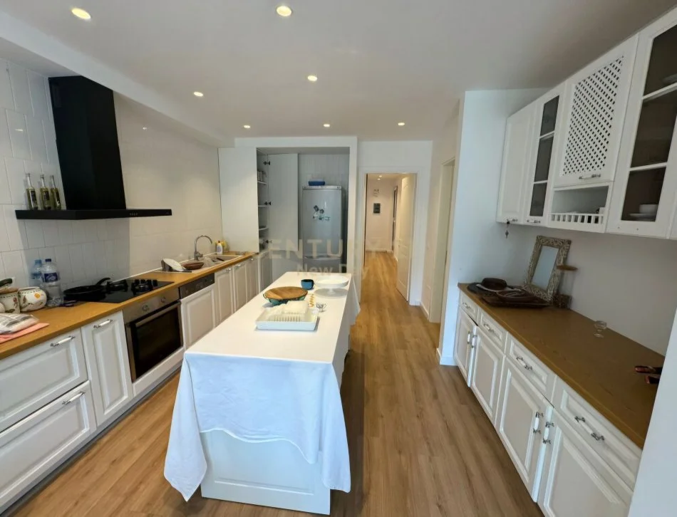 Durres, shitet apartament 3+1 Kati 1, 120 m² 260.000 € (Qerret)