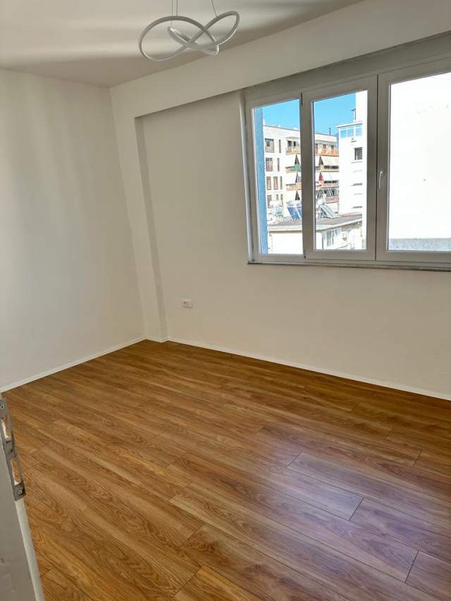 Tirane, jepet me qera apartament 3+1+BLK Kati 6, 110 m² 450 Euro (Garda, Rruga Adem Jashari)