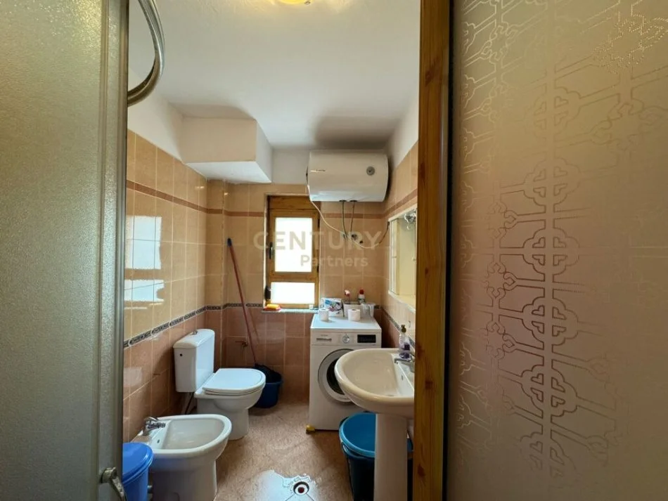 Tirane, shitet apartament 1+1+Ballkon Kati 5, 55 m² 85,000 € (Porcelan)