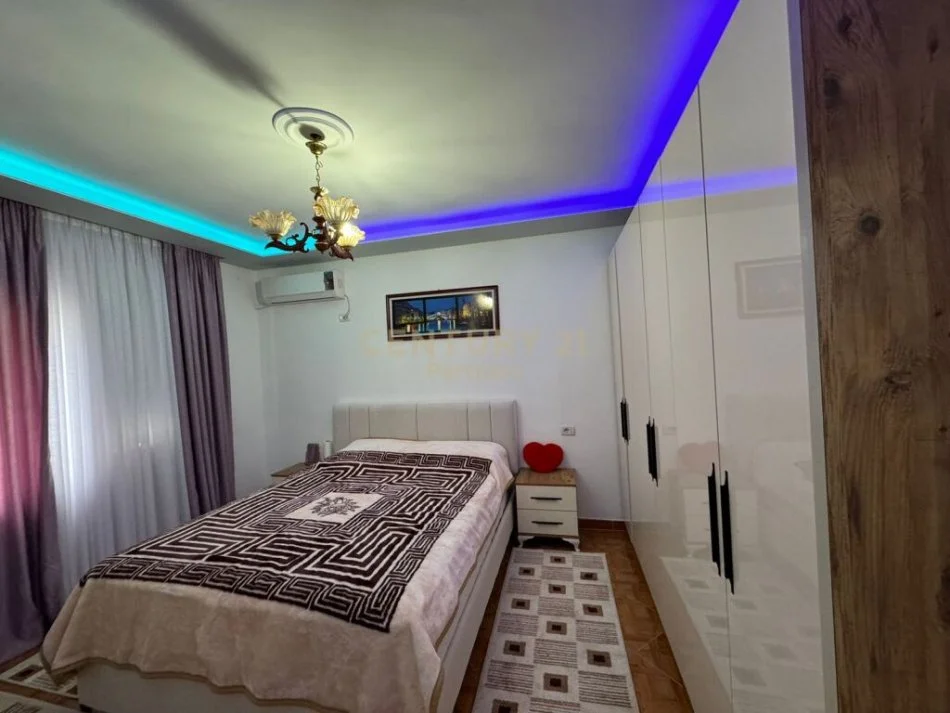 Tirane, shitet apartament 1+1+Ballkon Kati 5, 55 m² 85,000 € (Porcelan)