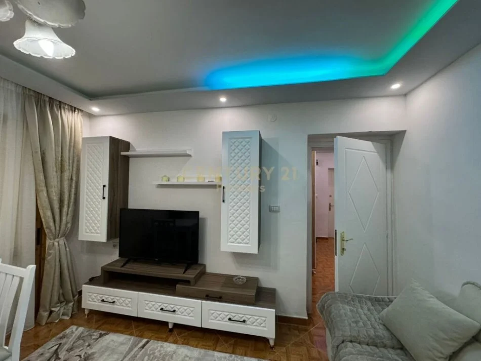 Tirane, shitet apartament 1+1+Ballkon Kati 5, 55 m² 85,000 € (Porcelan)