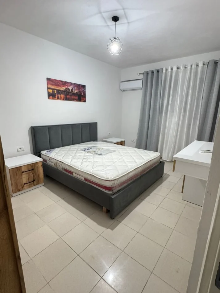 Tirane, jepet me qera shtepi 1+1 Kati 1, 50 m², 45 000 leke (Laprake, Kupola)