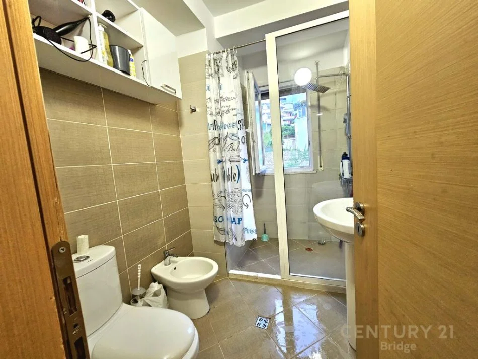 Tirane, jepet me qera apartament 2+1 Kati 1, 108 m² 700 € (KOPSHTI BOTANIK)