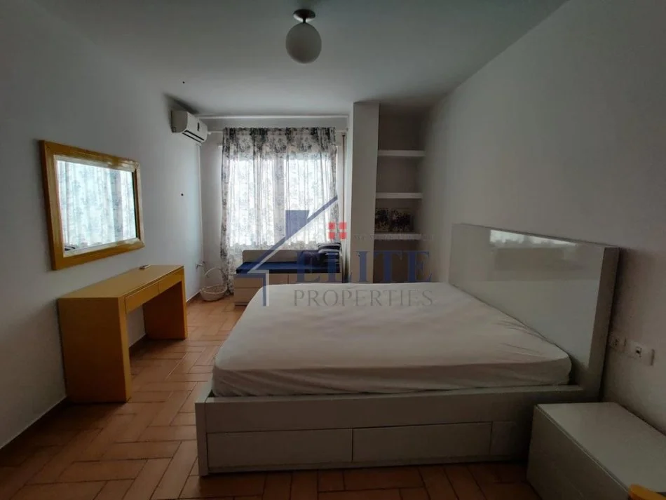 Tirane, jepet me qera apartament 2+1+Ballkon Kati 6, 120 m² 1.000 € 