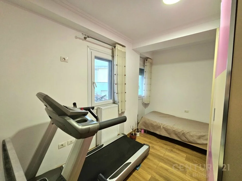 Tirane, jepet me qera apartament 2+1 Kati 1, 108 m² 700 € (KOPSHTI BOTANIK)