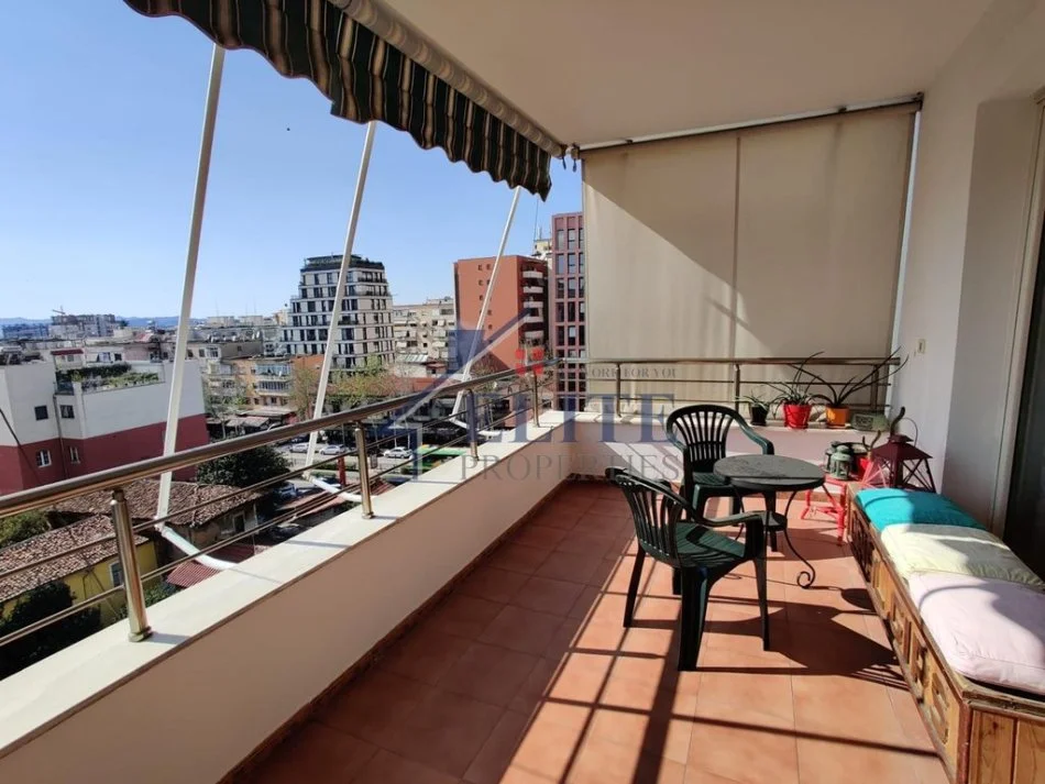 Tirane, jepet me qera apartament 2+1+Ballkon Kati 6, 120 m² 1.000 € 