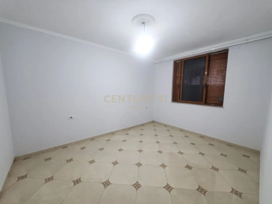 Tirane, shitet apartament 1+1, Kati 1, 55 m² 66,000 € (Kinostudio)