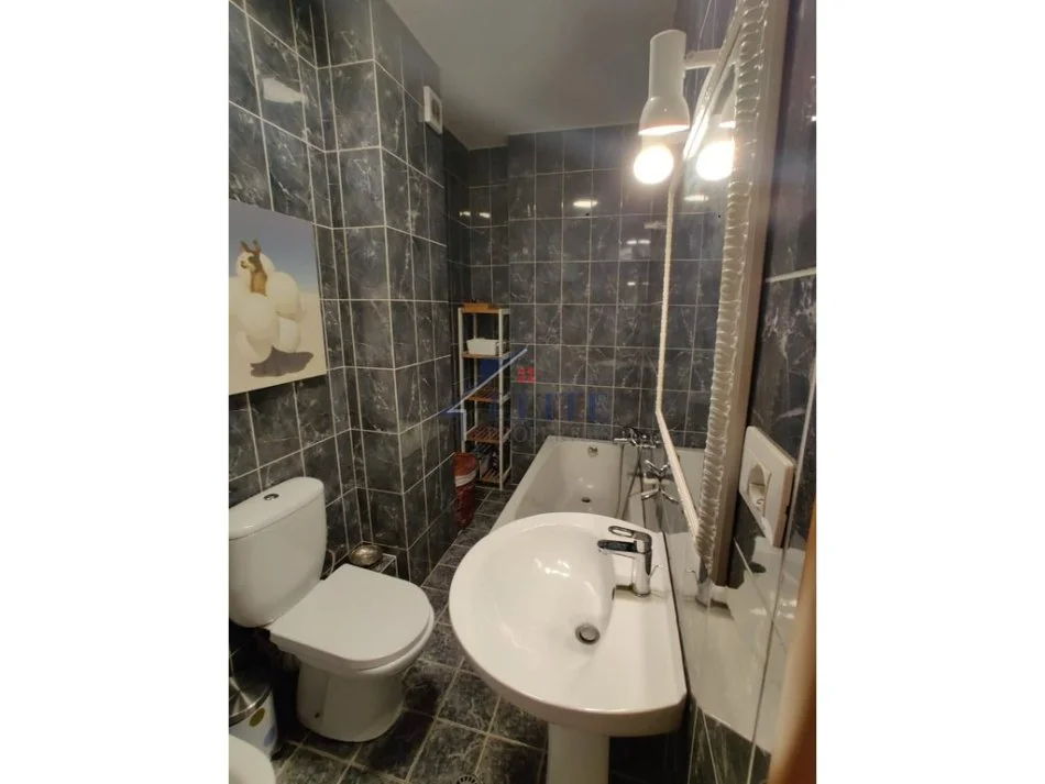 Tirane, jepet me qera apartament 2+1+Ballkon Kati 6, 120 m² 1.000 € 