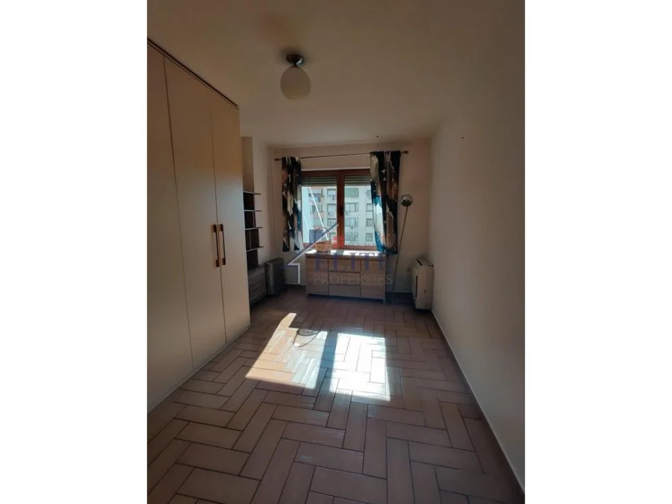 Tirane, jepet me qera apartament 2+1+Ballkon Kati 6, 120 m² 1.000 € 