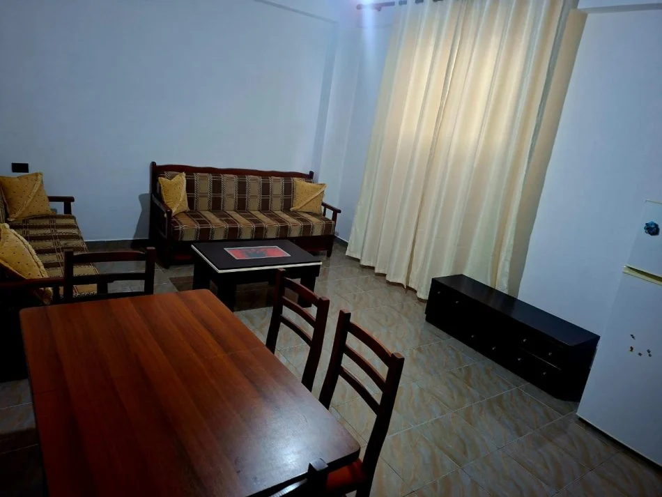 Tirane, jepet me qera apartament 1+1 Kati 2, 80 m² 320 € (Yzberisht)