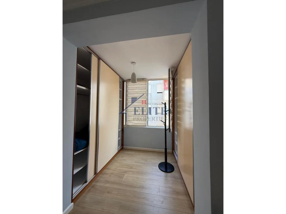 Tirane, jepet me qera apartament 2+1+Ballkon Kati 4, 100 m² 900 € 