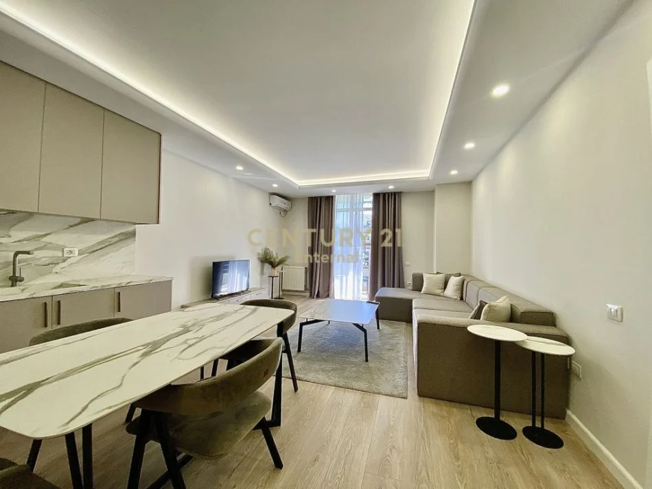 Tirane, jepet me qera 3+1 Kati 3, 120 m² 850 € (KOMUNA E PARISIT)
