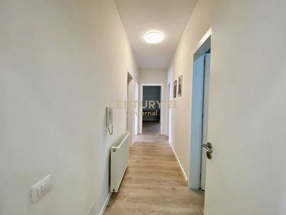 Tirane, jepet me qera 3+1 Kati 3, 120 m² 850 € (KOMUNA E PARISIT)